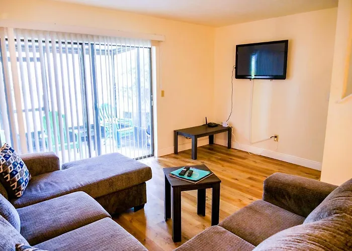 Spacious Townhome Ocala, Central Location, Newly Renovated, Pets Welcome