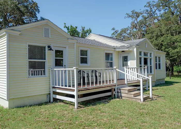 Lemonade Acres, Country Charm Made Convenient!
