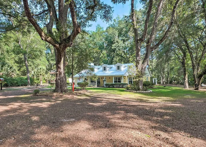 Serene Old Town Getaway Near Suwannee River!